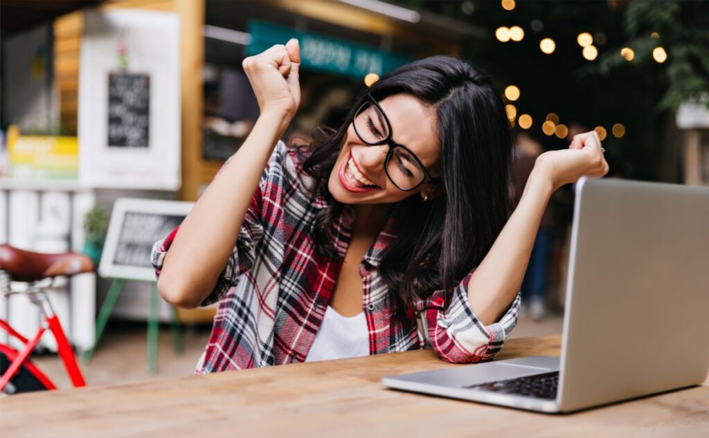 Cómo Elegir el Cargador Adecuado para tu Portátil